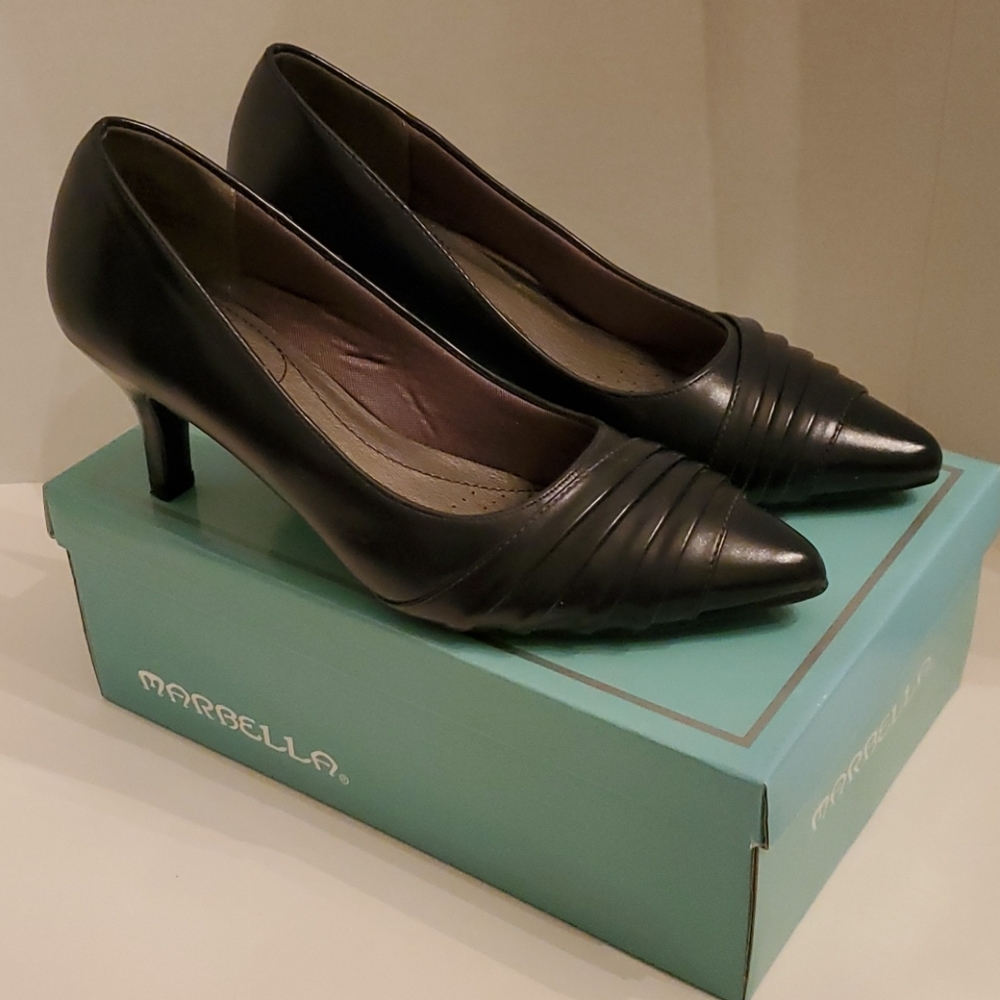 Women's Marbella Navy Heel Shoes size 9M